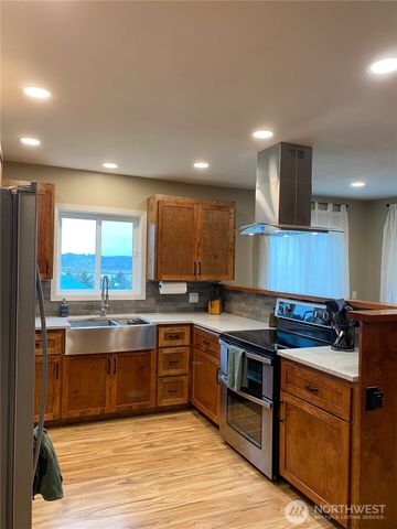 823 Broadway Avenue, South Bend, WA 98586