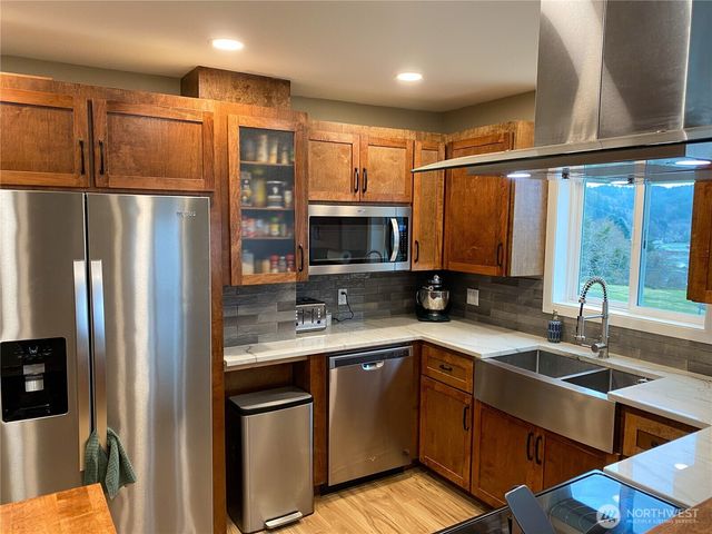 823 Broadway Avenue, South Bend, WA 98586