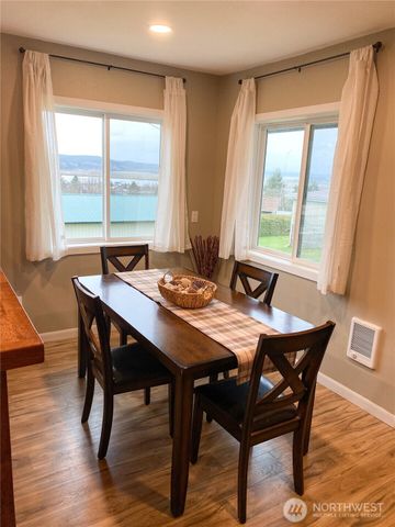 823 Broadway Avenue, South Bend, WA 98586