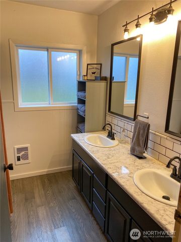 823 Broadway Avenue, South Bend, WA 98586