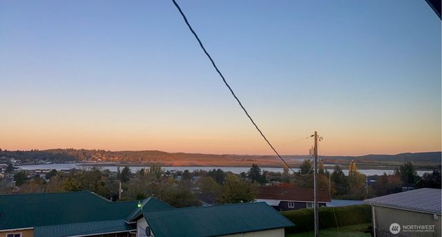 823 Broadway Avenue, South Bend, WA 98586