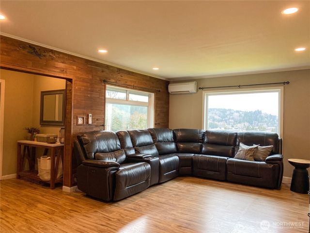 823 Broadway Avenue, South Bend, WA 98586