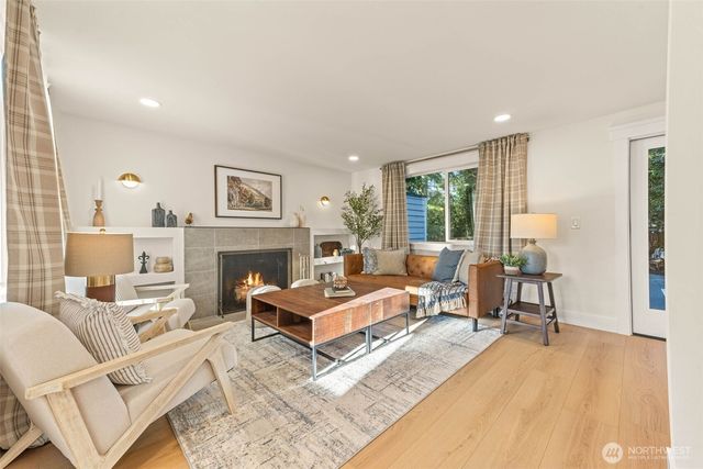 12250 Densmore Avenue N, Seattle, WA 98133