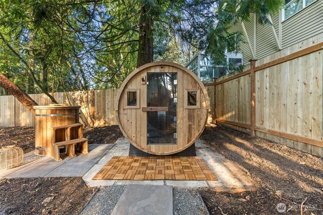 12250 Densmore Avenue N, Seattle, WA 98133