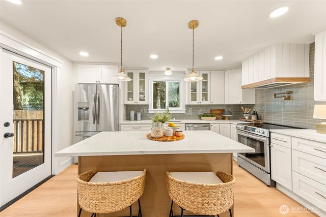 12250 Densmore Avenue N, Seattle, WA 98133