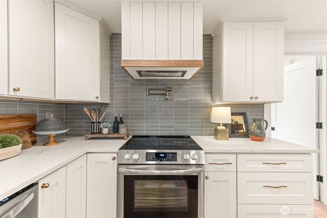 12250 Densmore Avenue N, Seattle, WA 98133