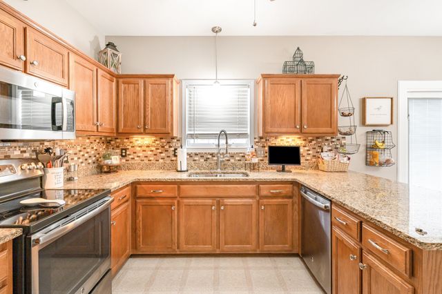 2261 Dewey Dr, Spring Hill, TN 37174