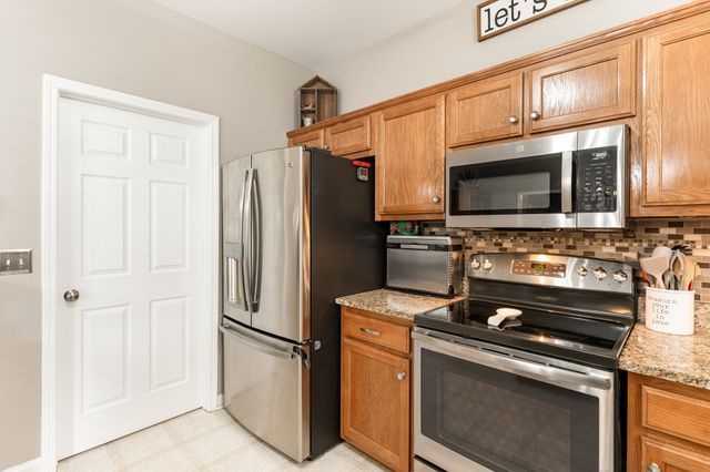 2261 Dewey Dr, Spring Hill, TN 37174