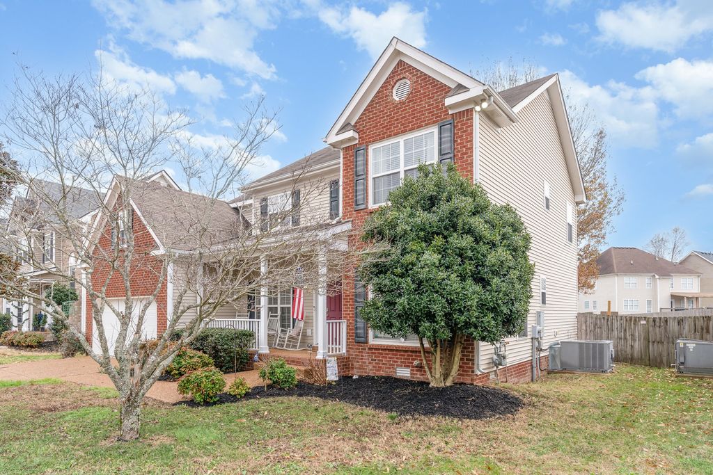 2261 Dewey Dr, Spring Hill, TN 37174