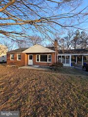 926 GREEN LN, Secane, PA 19018