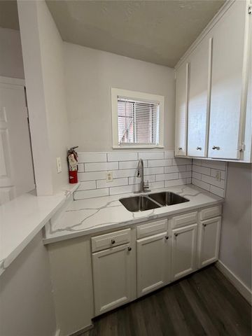 4811 Oakland Street 10, Houston, TX 77023