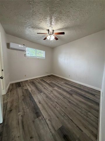 4811 Oakland Street 10, Houston, TX 77023