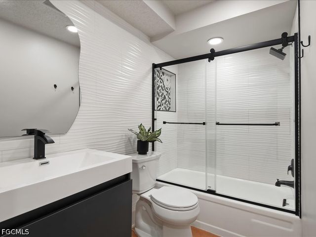 1046 Sperling AVE, Naples, FL 34103