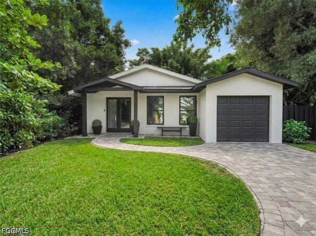 1046 Sperling AVE, Naples, FL 34103