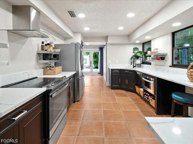 1046 Sperling AVE, Naples, FL 34103