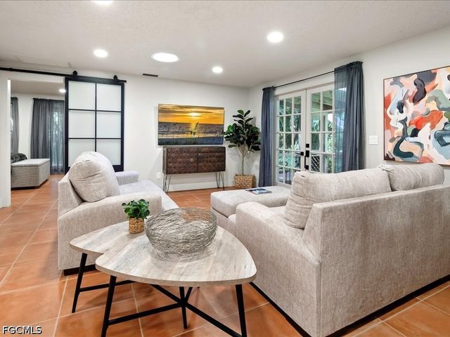 1046 Sperling AVE, Naples, FL 34103