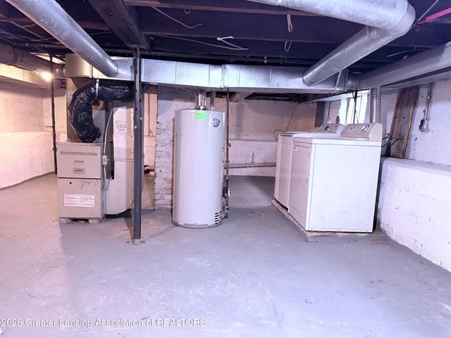 1317 Illinois Avenue, Lansing, MI 48906