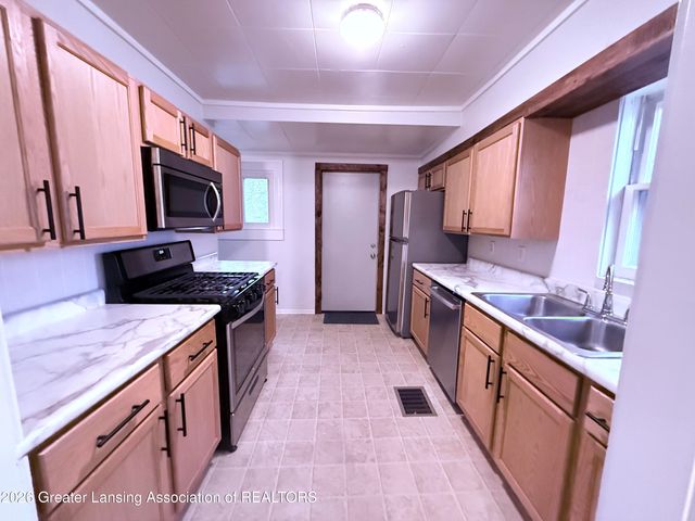 1317 Illinois Avenue, Lansing, MI 48906