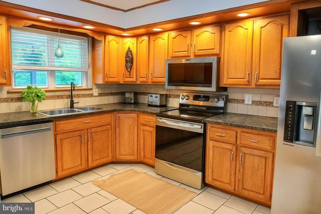 4468 THEBES TURN, Whitehall, PA 18052