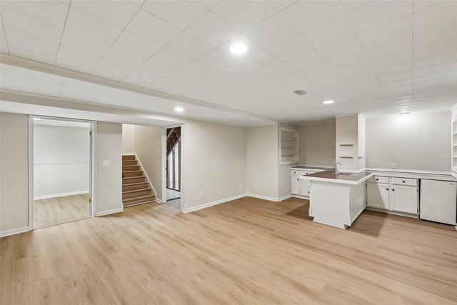 4909 W Park Drive, West Des Moines, IA 50266