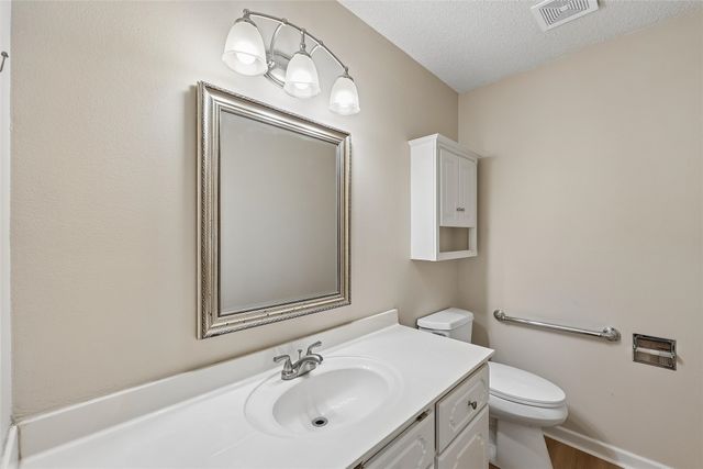 4909 W Park Drive, West Des Moines, IA 50266