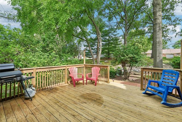 4909 W Park Drive, West Des Moines, IA 50266