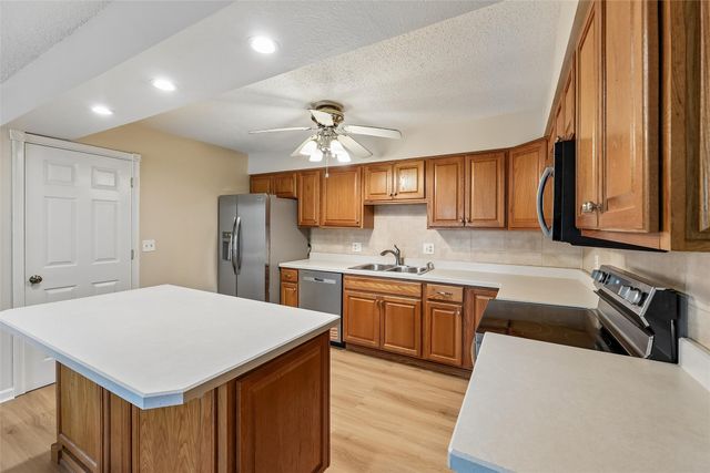 4909 W Park Drive, West Des Moines, IA 50266