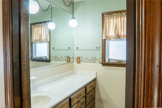 55 Calhoun ST, Hampton, VA 23669