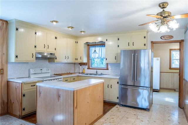 55 Calhoun ST, Hampton, VA 23669