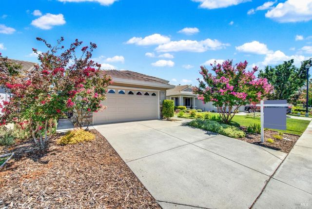 206 Heirloom Ct, Vacaville, CA 95687