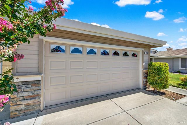 206 Heirloom Ct, Vacaville, CA 95687