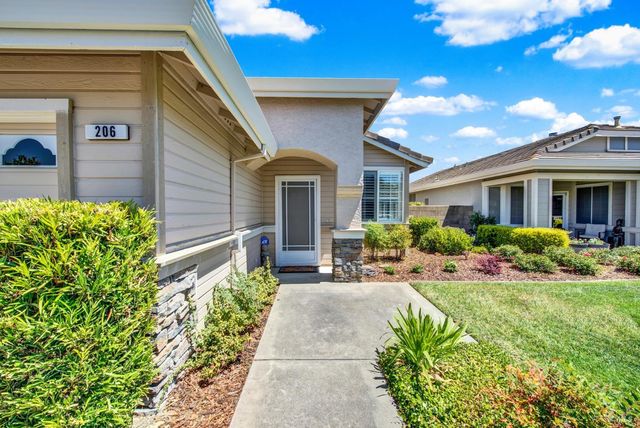 206 Heirloom Ct, Vacaville, CA 95687