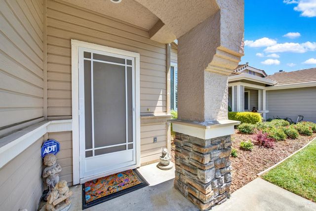 206 Heirloom Ct, Vacaville, CA 95687