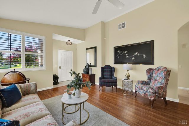 206 Heirloom Ct, Vacaville, CA 95687