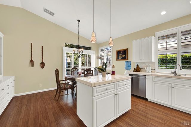 206 Heirloom Ct, Vacaville, CA 95687