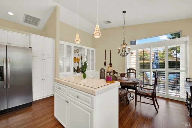 206 Heirloom Ct, Vacaville, CA 95687
