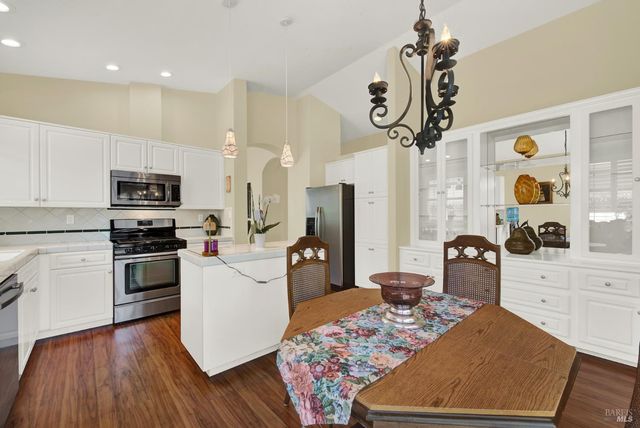 206 Heirloom Ct, Vacaville, CA 95687