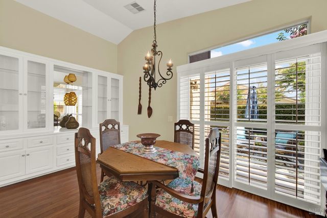 206 Heirloom Ct, Vacaville, CA 95687