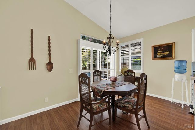 206 Heirloom Ct, Vacaville, CA 95687