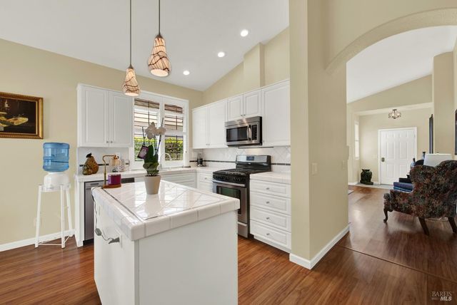 206 Heirloom Ct, Vacaville, CA 95687