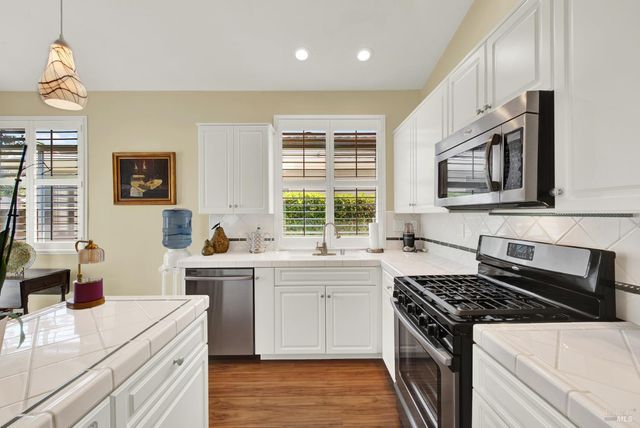 206 Heirloom Ct, Vacaville, CA 95687