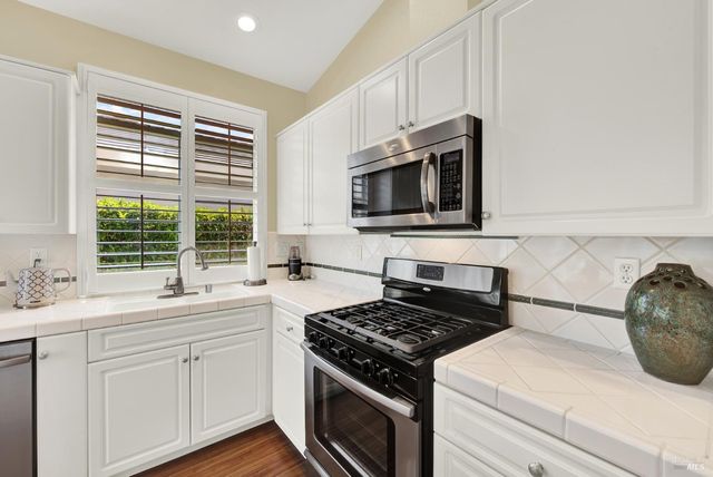 206 Heirloom Ct, Vacaville, CA 95687