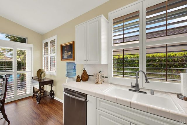 206 Heirloom Ct, Vacaville, CA 95687