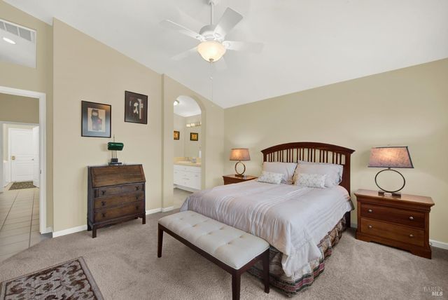 206 Heirloom Ct, Vacaville, CA 95687