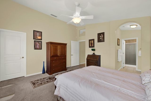 206 Heirloom Ct, Vacaville, CA 95687