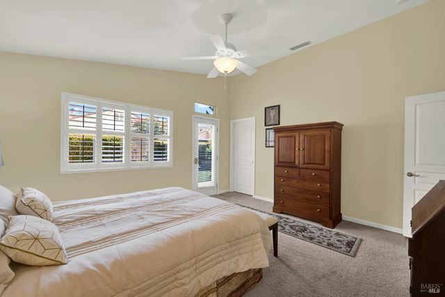 206 Heirloom Ct, Vacaville, CA 95687