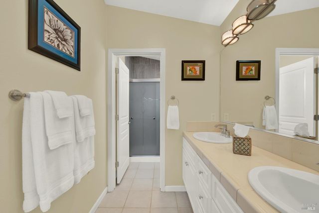 206 Heirloom Ct, Vacaville, CA 95687