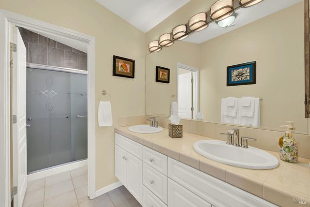 206 Heirloom Ct, Vacaville, CA 95687