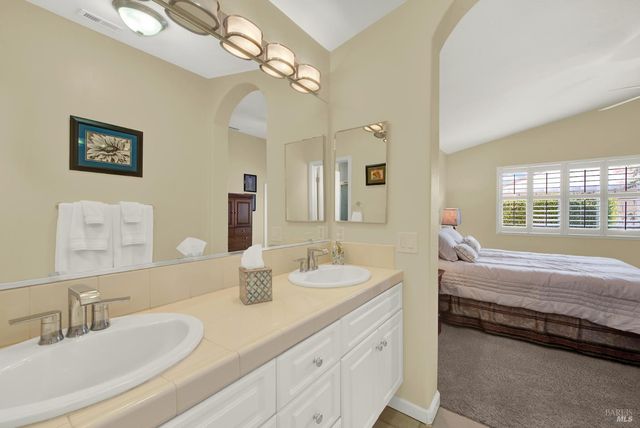 206 Heirloom Ct, Vacaville, CA 95687