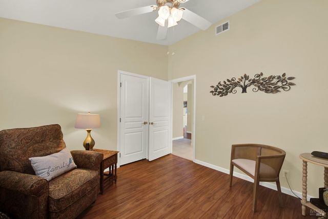 206 Heirloom Ct, Vacaville, CA 95687